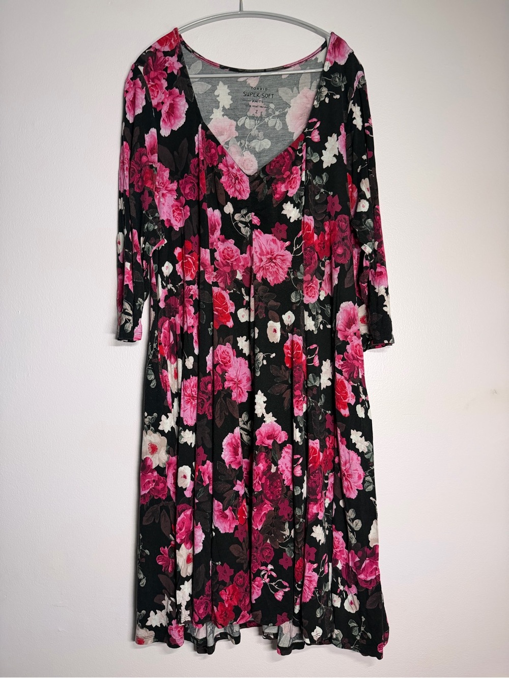 Torrid Super Soft Floral Fit & Flare Midi Dress Black Pink Size 2 2X - Picture 2 of 10